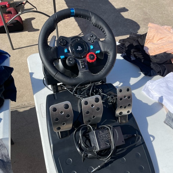 Logitech G29 Driving Force Racing Wheel & Pedals PlayStation LIKE NEW - Picture 2 of 3